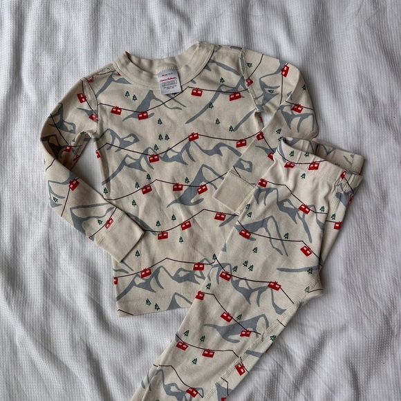 Hanna Andersson Cream and Red Mountain Print Pajamas - Picture 2 of 3